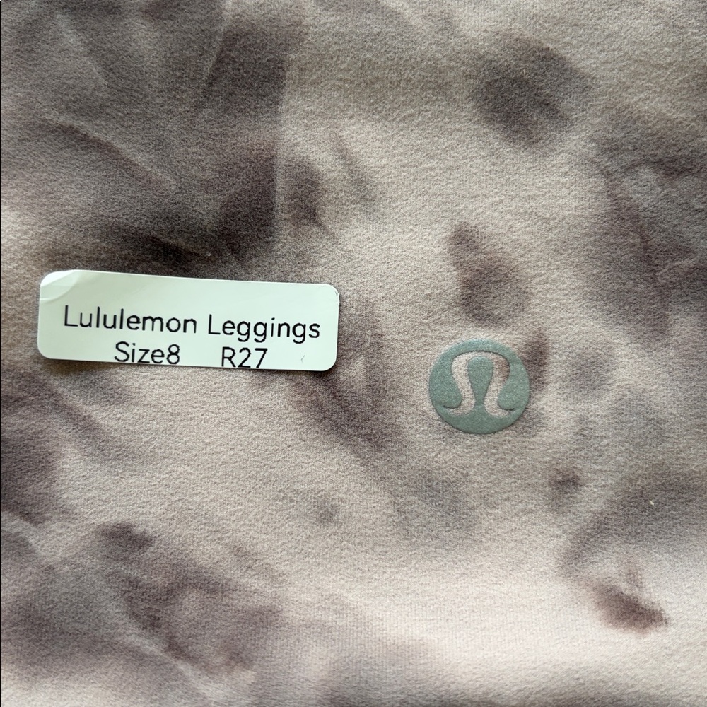 R27, Pre Love Lululemon Leggings Size 8